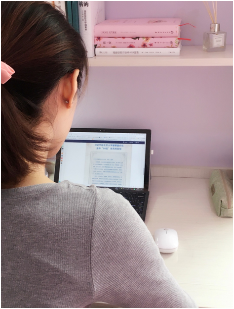 研究生党员张萍学习回信精神