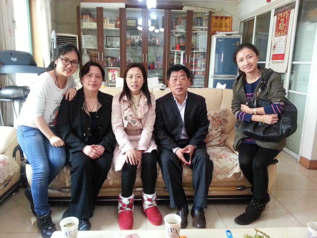 探望杨再惠老师合影